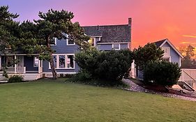 Private Home In Ct On Belden Island